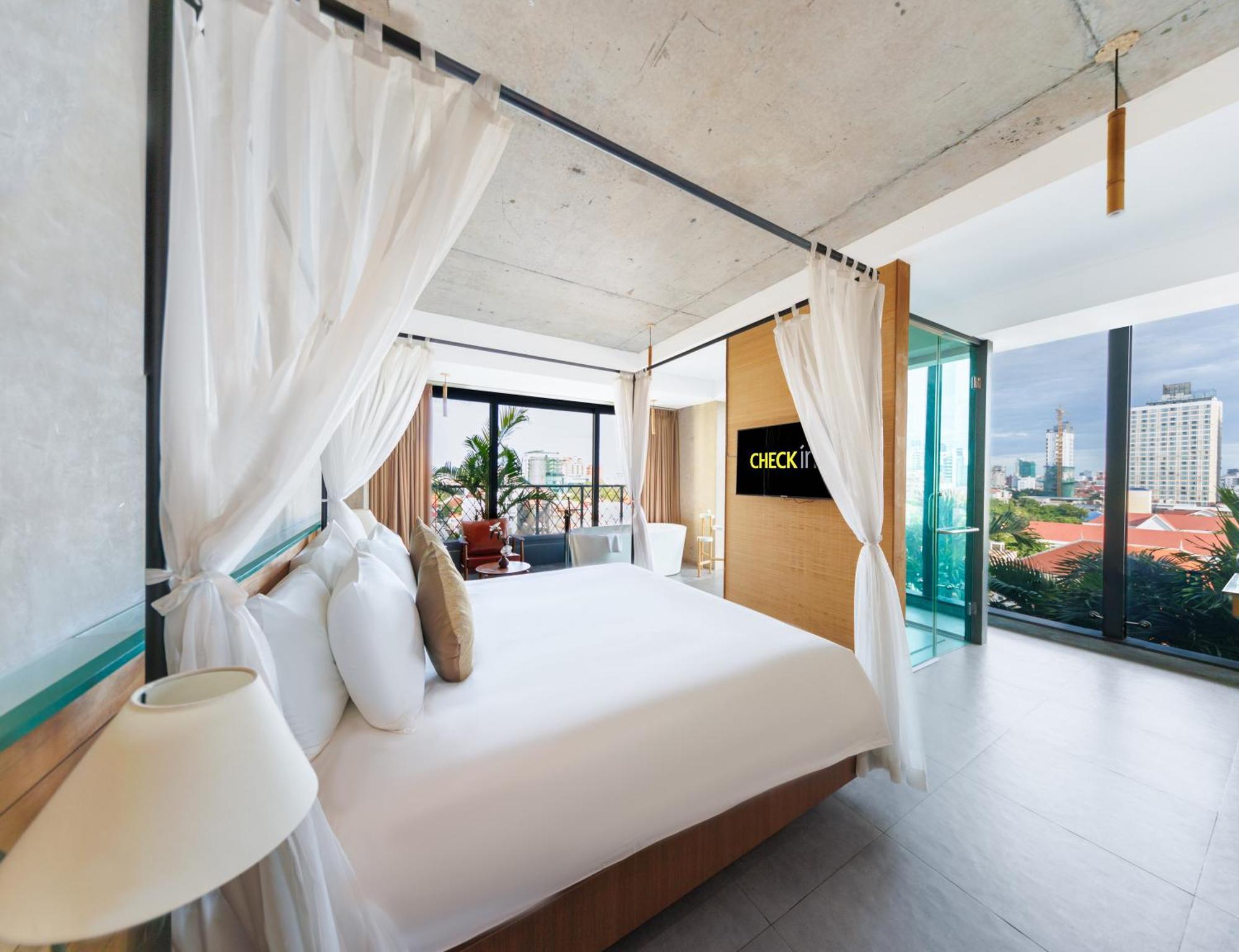 Check Royal Palace Khách sạn 5*